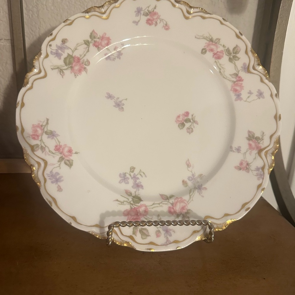 Theodore Haviland Rosalinde Bone China Scalloped Dinner Plates with Gold Trim